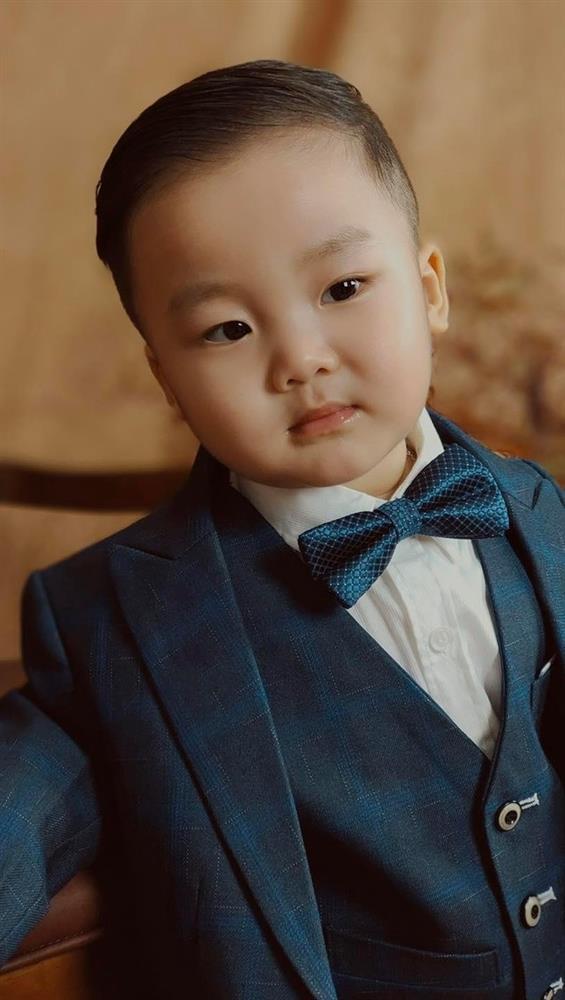 Phối đồ con khéo như Hòa Minzy, có gu chỉ với vài món đơn giản-3