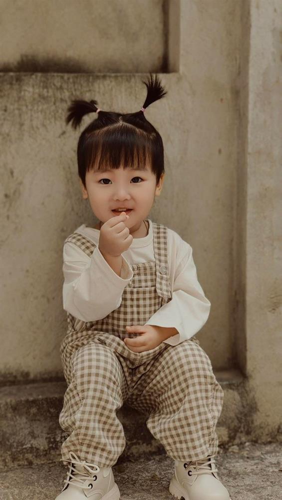 Phối đồ con khéo như Hòa Minzy, có gu chỉ với vài món đơn giản-7