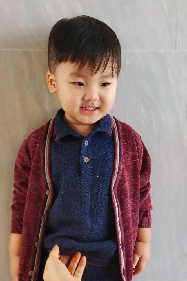 Phối đồ con khéo như Hòa Minzy, có gu chỉ với vài món đơn giản-8