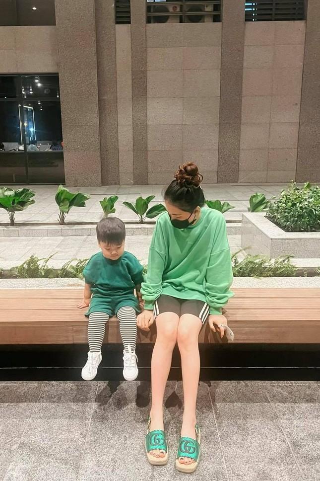 Phối đồ con khéo như Hòa Minzy, có gu chỉ với vài món đơn giản-11