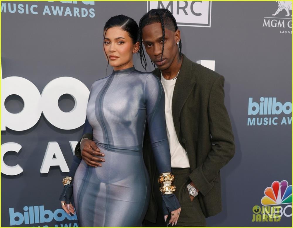 Kylie Jenner tái xuất nổi bật trên đường phố Pháp sau khi chia tay bạn trai-4