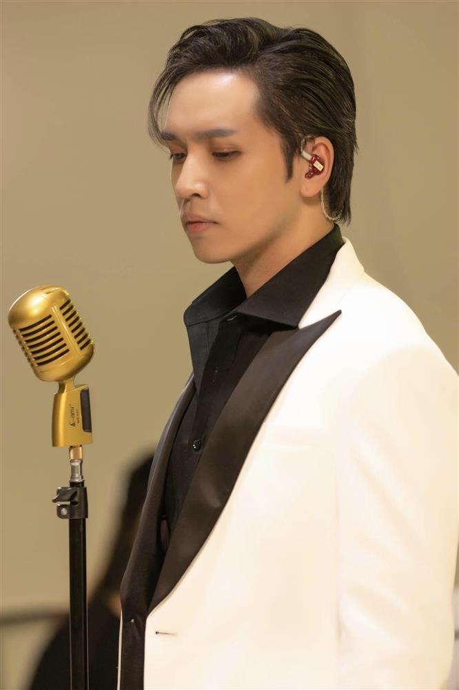 Những màn dậy thì ấn tượng của dàn nam thần V-biz-10