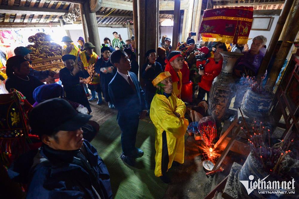 Nhiều cô gái đỏ mặt khi xem màn rước sinh thực khí ở Lạng Sơn-1