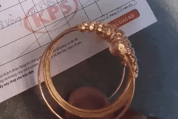 Độc lạ Bình Dương: Khách tố mua vàng hút được nam châm?-1