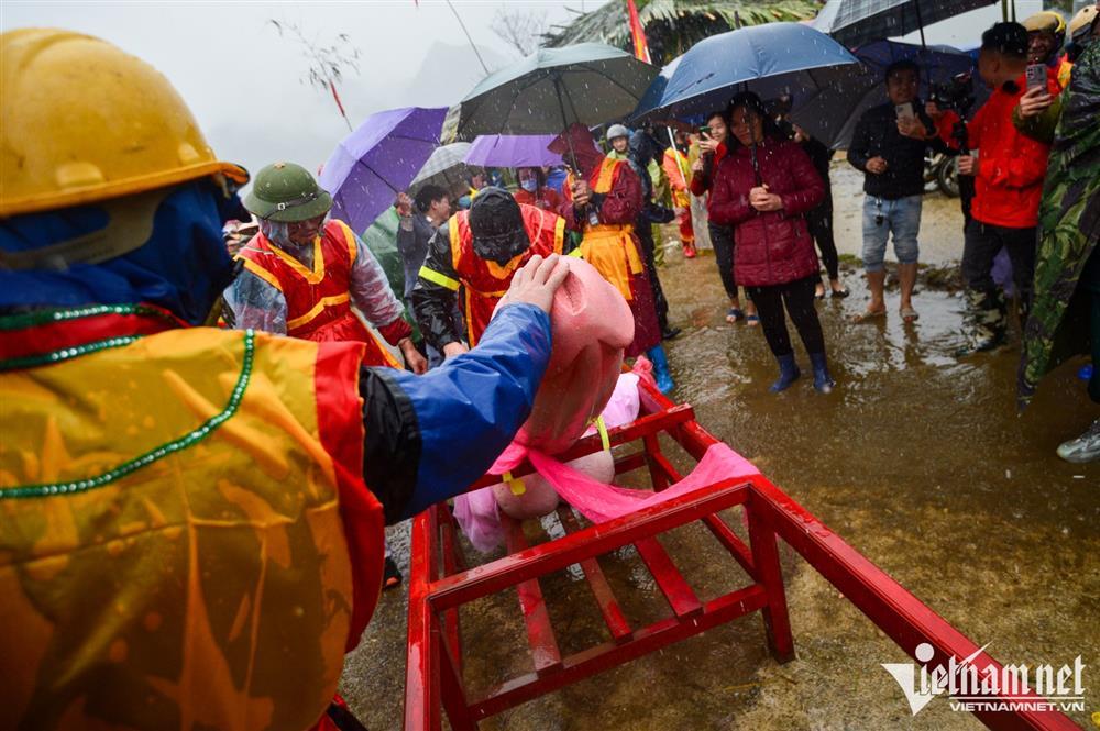 Nhiều cô gái đỏ mặt khi xem màn rước sinh thực khí ở Lạng Sơn-5