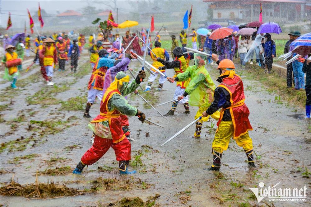 Nhiều cô gái đỏ mặt khi xem màn rước sinh thực khí ở Lạng Sơn-8