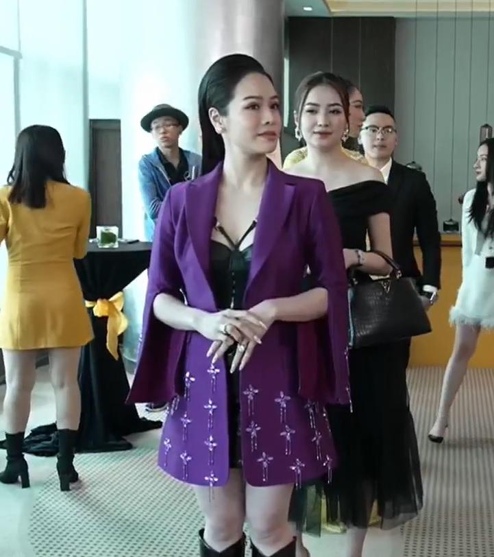 Nhật Kim Anh, Bảo Ngọc đứng hình vì sai sót của MC Quốc Bảo-2
