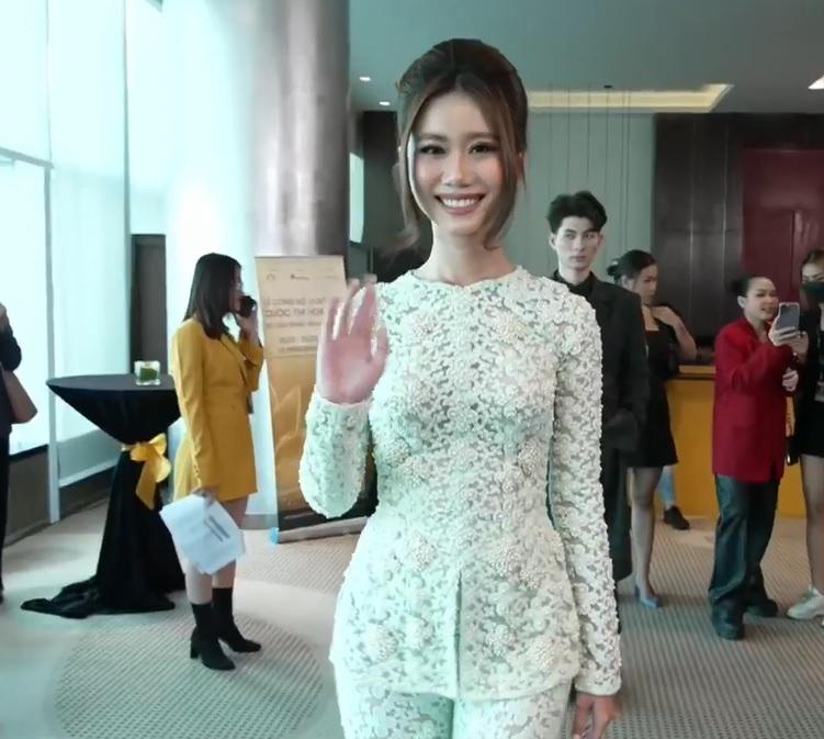 Nhật Kim Anh, Bảo Ngọc đứng hình vì sai sót của MC Quốc Bảo-5