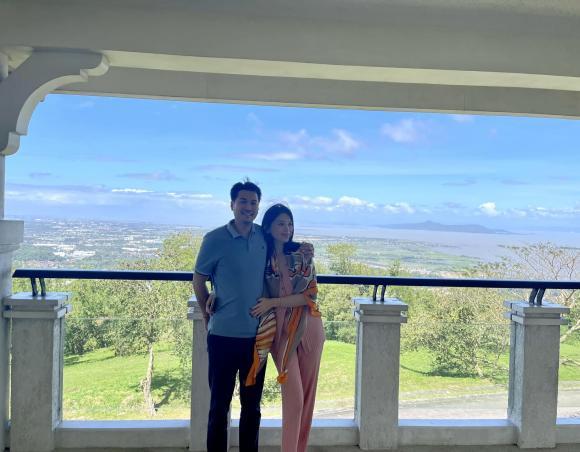 Hôn phu tỷ phú khoe ảnh tình tứ bên nàng mẫu Linh Rin-1