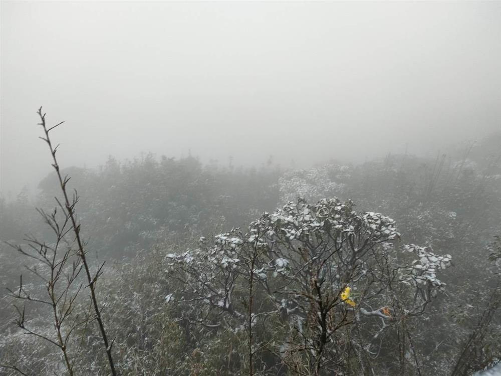 Mưa đá dữ dội trên đỉnh Fansipan-1