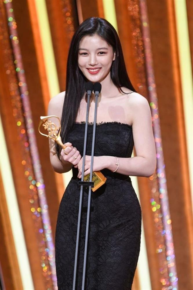 Vóc dáng em gái quốc dân Kim Yoo Jung-7