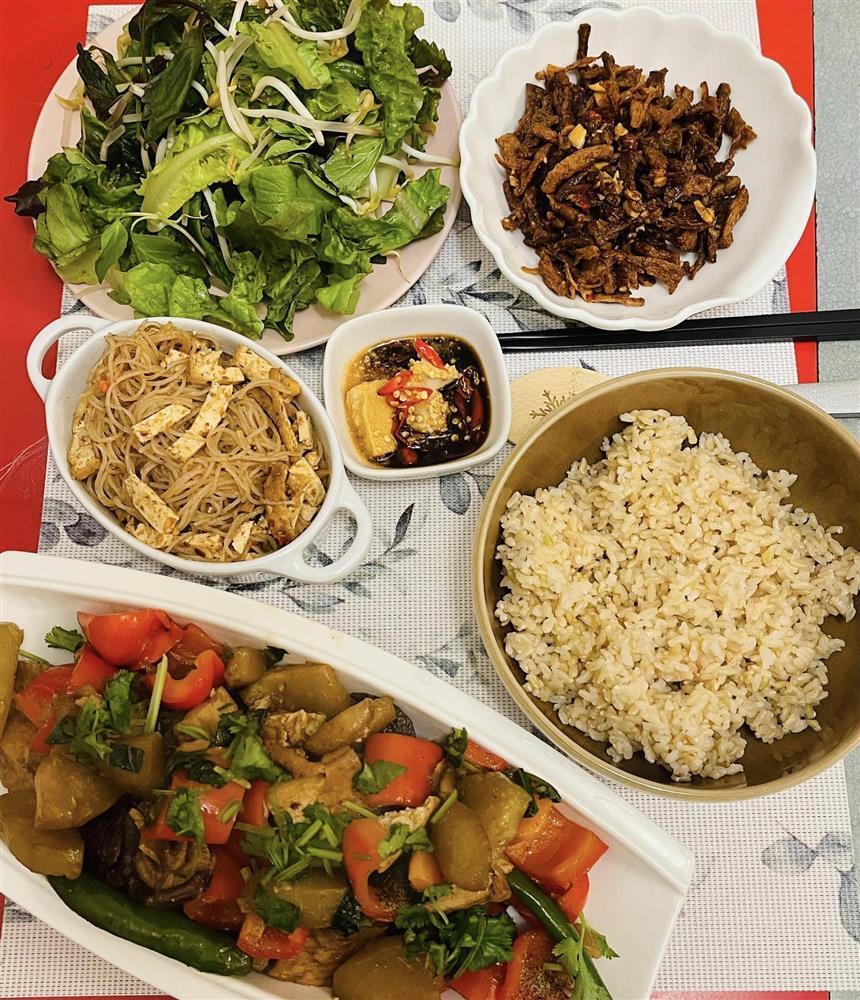 Giữ gìn tâm hồn quê hương bằng cơm Việt của 8x ở Canada-3