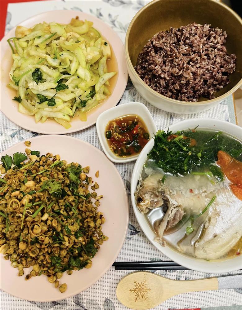 Giữ gìn tâm hồn quê hương bằng cơm Việt của 8x ở Canada-12