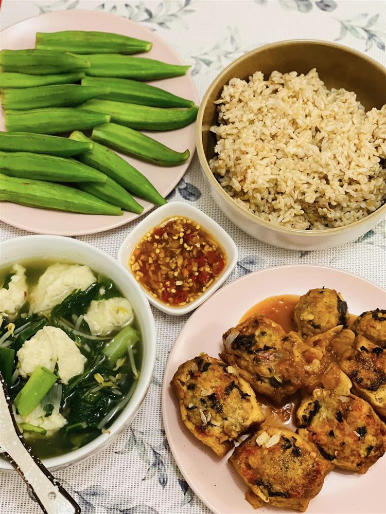 Giữ gìn tâm hồn quê hương bằng cơm Việt của 8x ở Canada-7