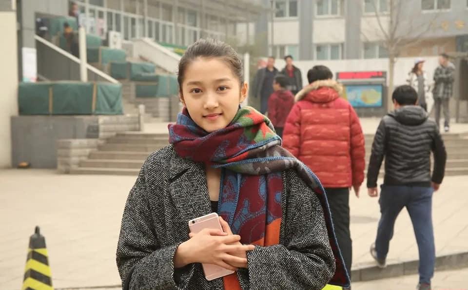 Nhan sắc Trương Tịnh Nghi, Tống Tổ Nhi khi thi đại học-2