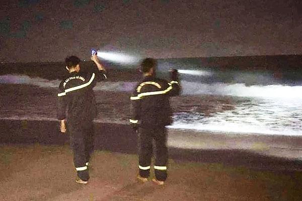 Hai học sinh đuối nước trong ngày biển động-1