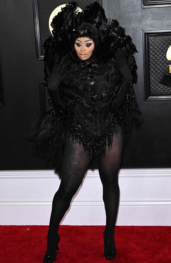 Những trang phục thảm họa nhất trên thảm đỏ Grammy 2023-5