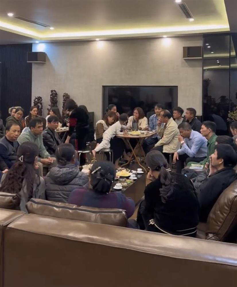 Nhà có đám cưới, cả dòng họ ngồi kín phòng nghe nhiệm vụ được giao-1