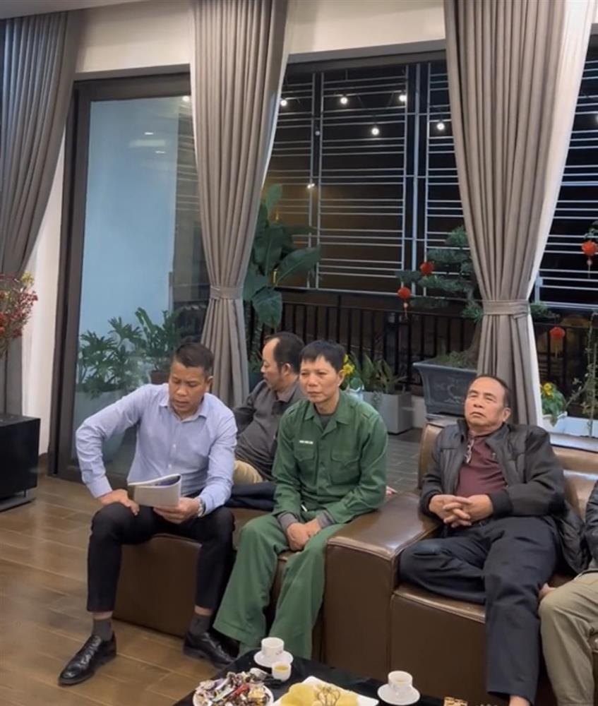 Nhà có đám cưới, cả dòng họ ngồi kín phòng nghe nhiệm vụ được giao-2