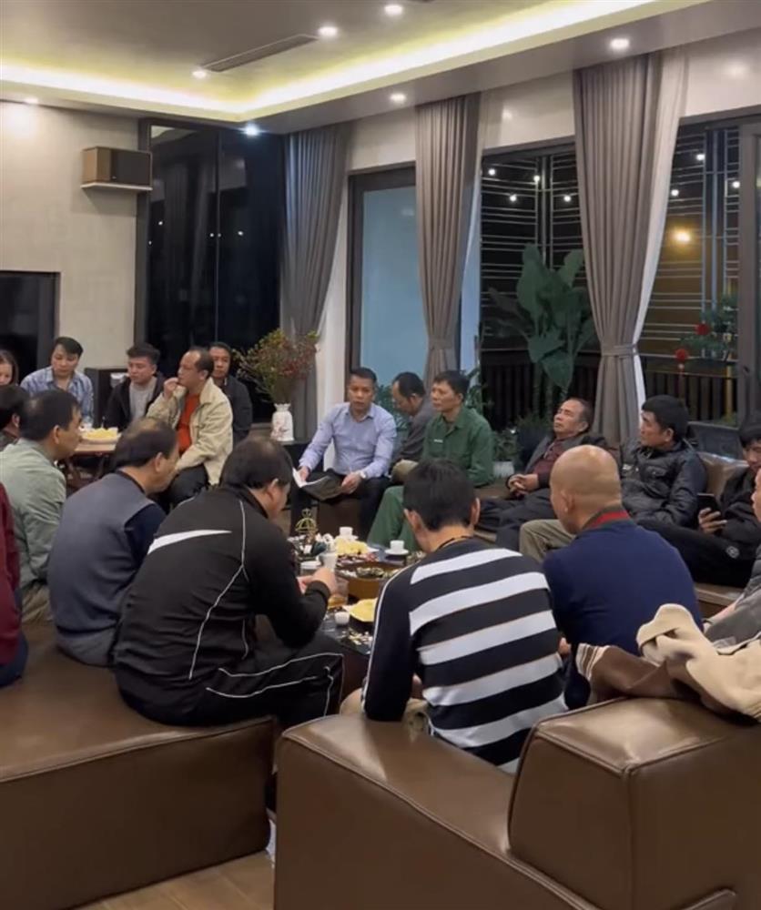 Nhà có đám cưới, cả dòng họ ngồi kín phòng nghe nhiệm vụ được giao-3