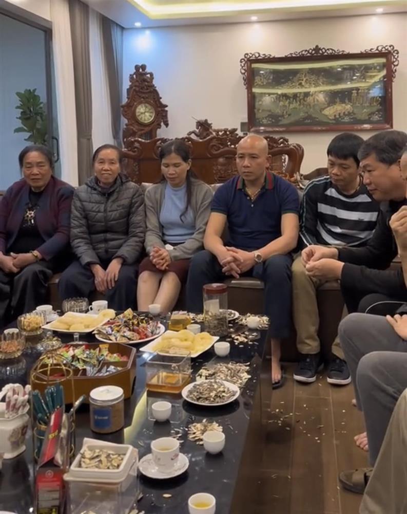 Nhà có đám cưới, cả dòng họ ngồi kín phòng nghe nhiệm vụ được giao-4