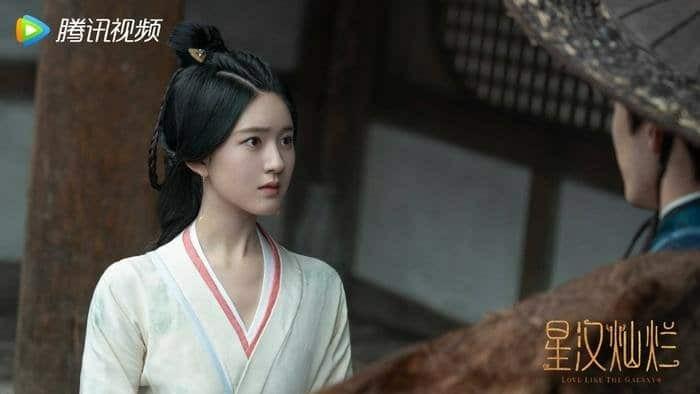 Triệu Lộ Tư gặp đối thủ mạnh, bị lấn át về nhan sắc-3