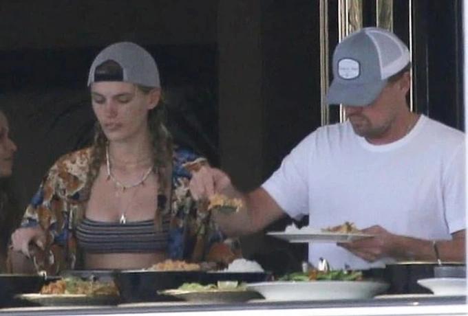 Bạn gái 19 tuổi đẹp tựa nữ thần của Leonardo DiCaprio-11