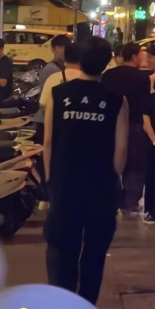 Nam chính Bỗng Dưng Trúng Số được bắt gặp ở Việt Nam-4