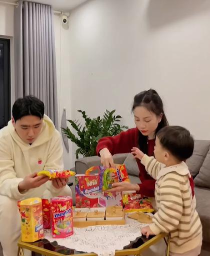 Những khoảnh khắc đón xuân ‘ngọt như kẹo’ trên khắp mạng xã hội-1