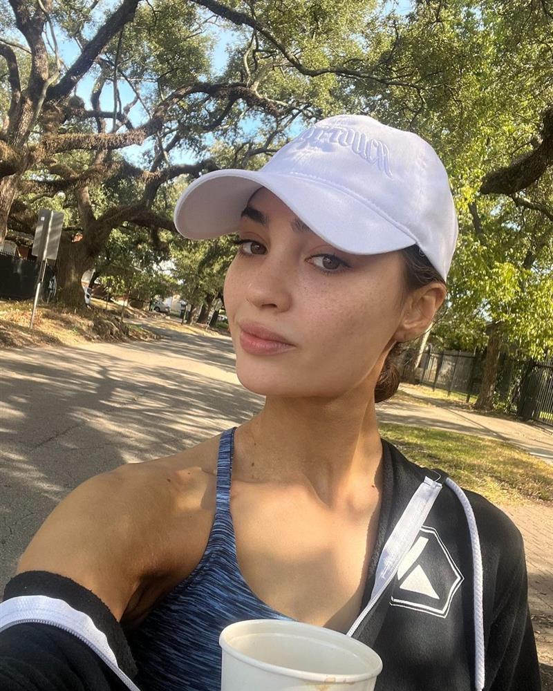 Miss Universe 2022 đẹp cỡ nào khi không make-up?-2