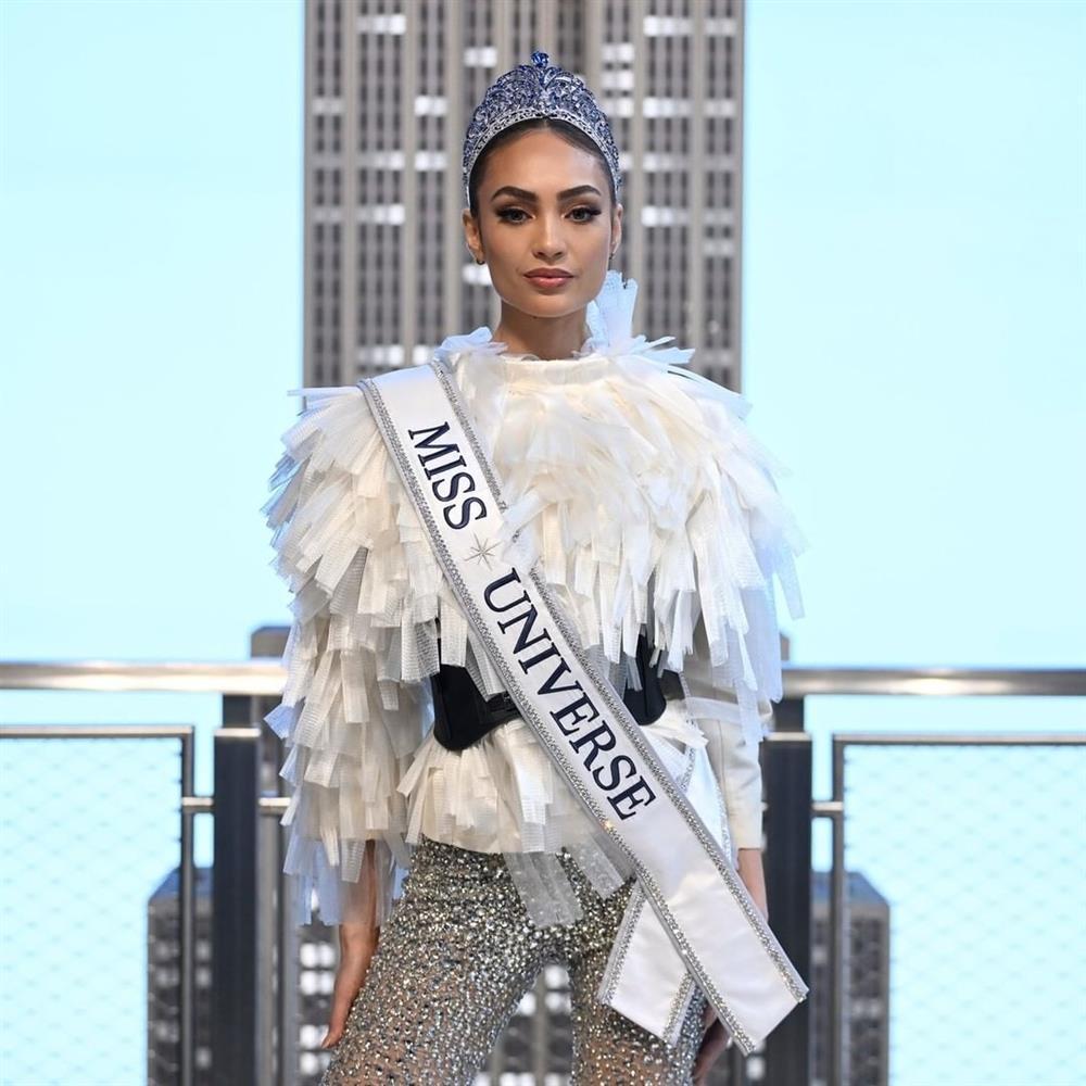 Miss Universe 2022 đẹp cỡ nào khi không make-up?-1