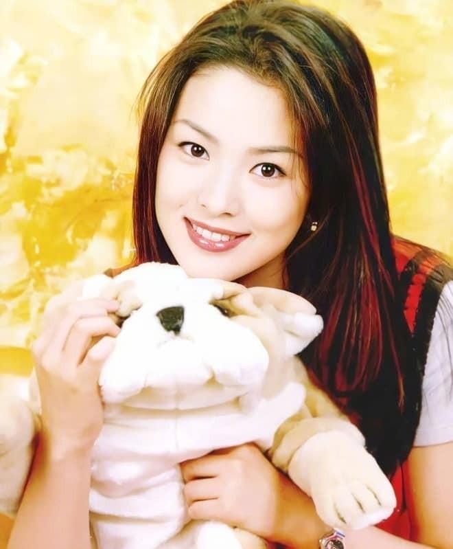 Nhan sắc Song Hye Kyo 20 năm trước gây sốt-6