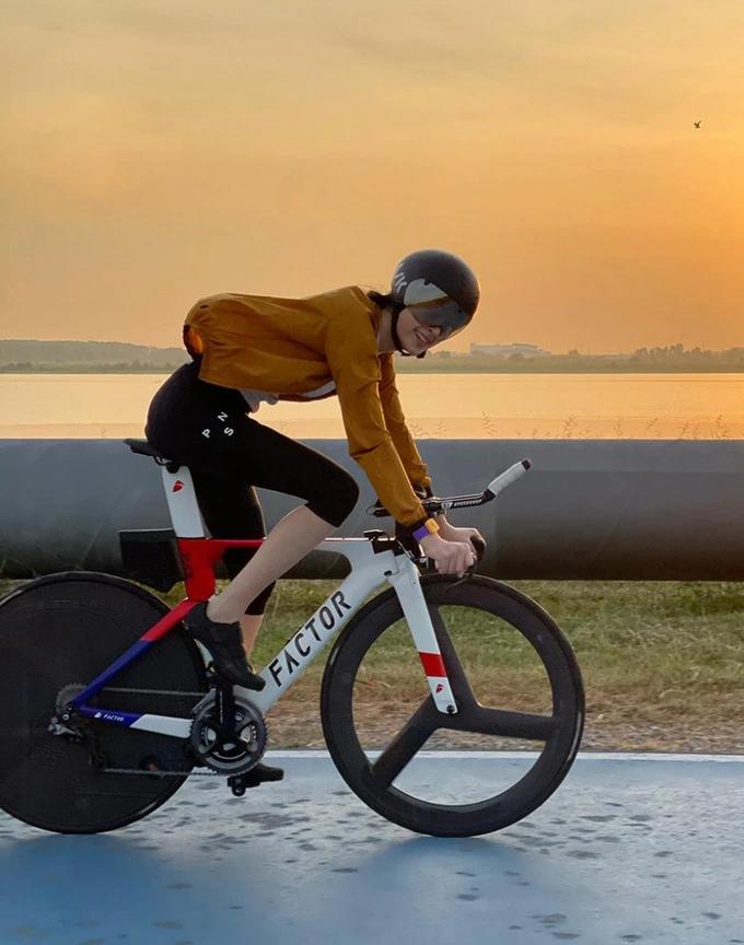 Mỹ nhân chuyển giới đẹp nhất Thái Lan treo người để giữ dáng-4