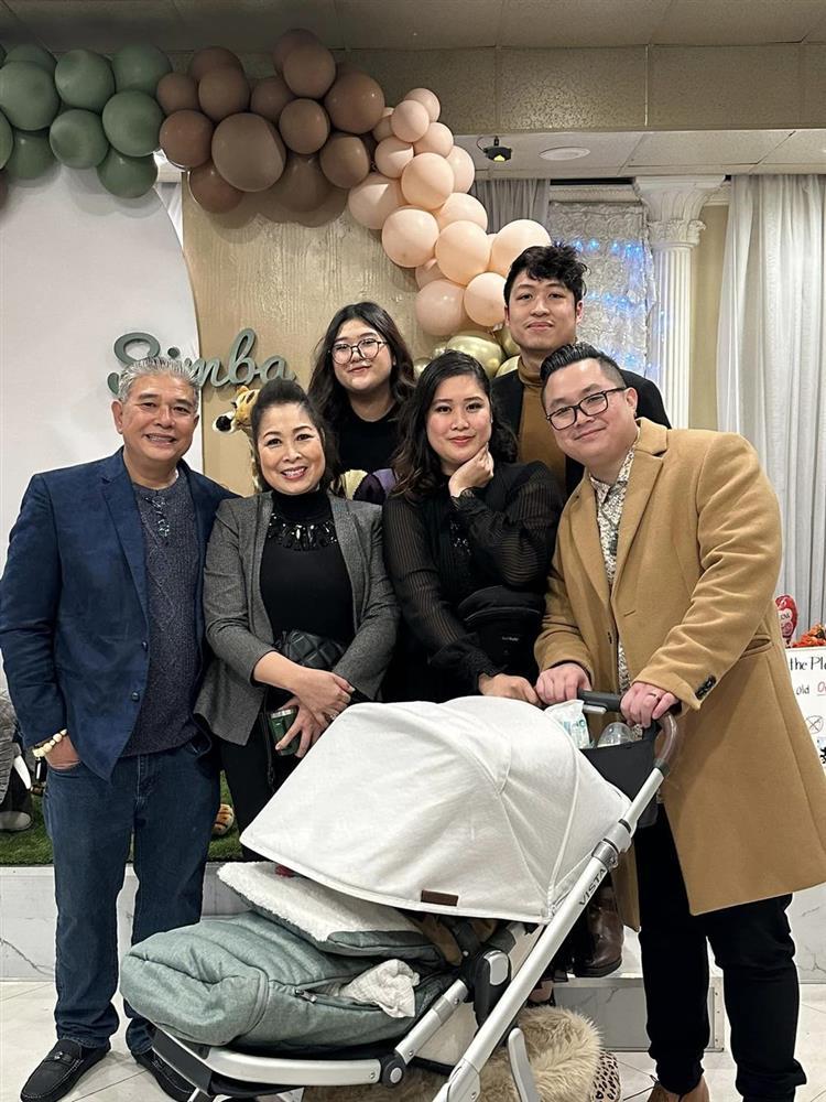 Ảnh hiếm con trai đạo diễn giỏi giang, sống ở Mỹ của NS Hồng Vân-1