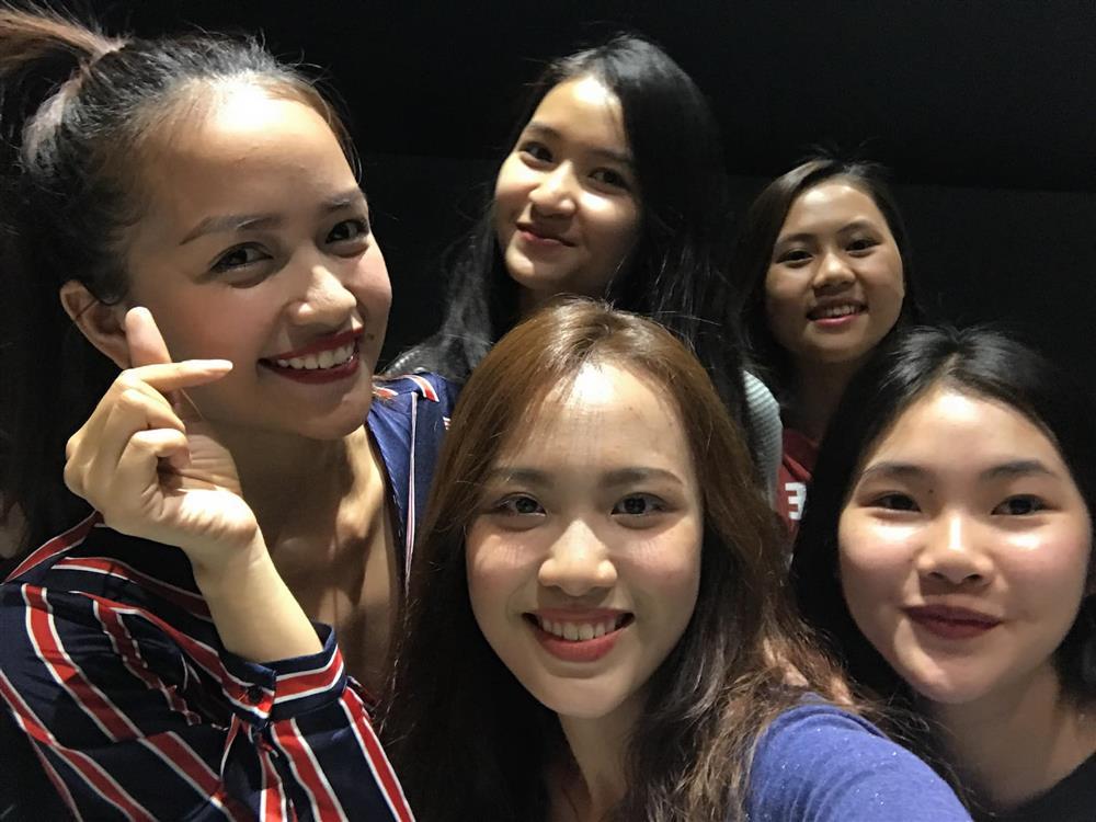 Ảnh hiếm Thủy Tiên thời kém tiếng, xin chụp cùng Ngọc Châu-1