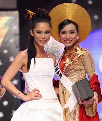 Mỹ nhân Việt ra sao khi đọ sắc đương kim Miss Universe?-11