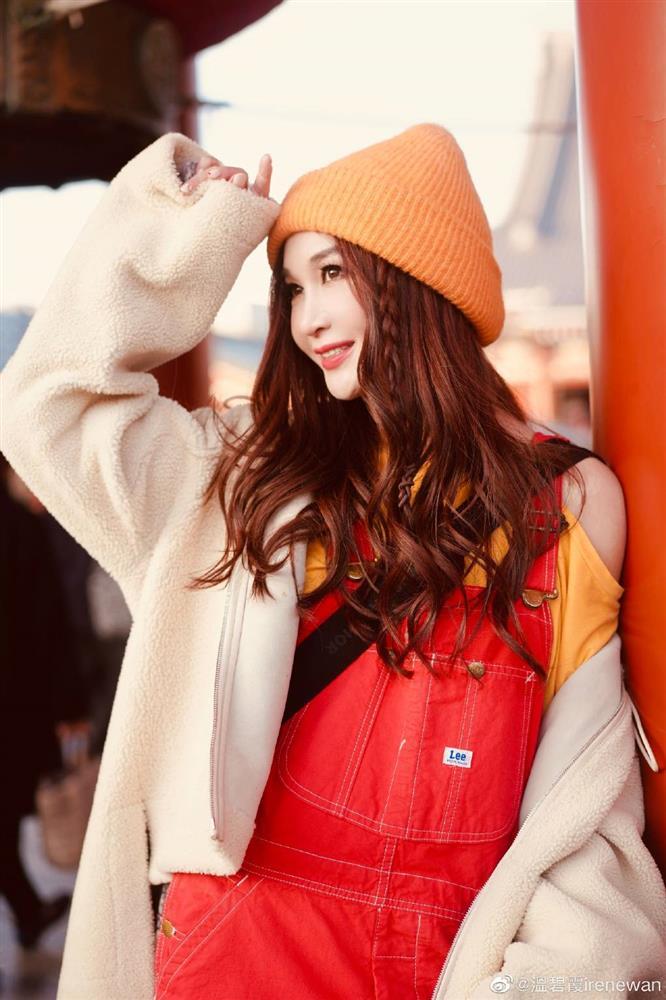 Ôn Bích Hà U60 vẫn thích lên đồ teen girl, liệu có hợp?-3