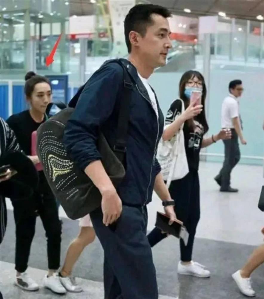 Hồ Ca nhiều lần xuất hiện cùng vợ nhưng không ai hay biết-10