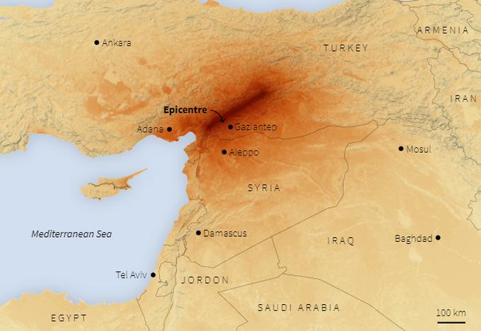 Tâm chấn của động đất nằm giữa Thổ Nhĩ Kỳ và Syria (Bản đồ: Reuters). Trận động đất này xảy ra trước khi Mặt Trời mọc, sau đó có thêm một trận động đất khác vào đầu giờ chiều.