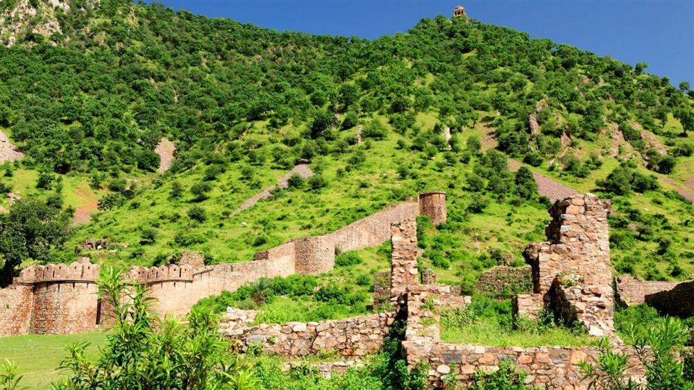 Bí ẩn pháo đài ma ám, ai đến sau mặt trời lặn đều không thể quay về-2