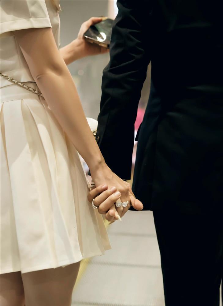 Phan Hiển hiếm hoi khoe cận nhẫn cưới khủng-4