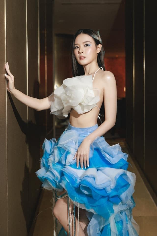 Midu cân đẹp đồ hở eo nhờ vòng 2 bé siêu thực ở tuổi 33-9