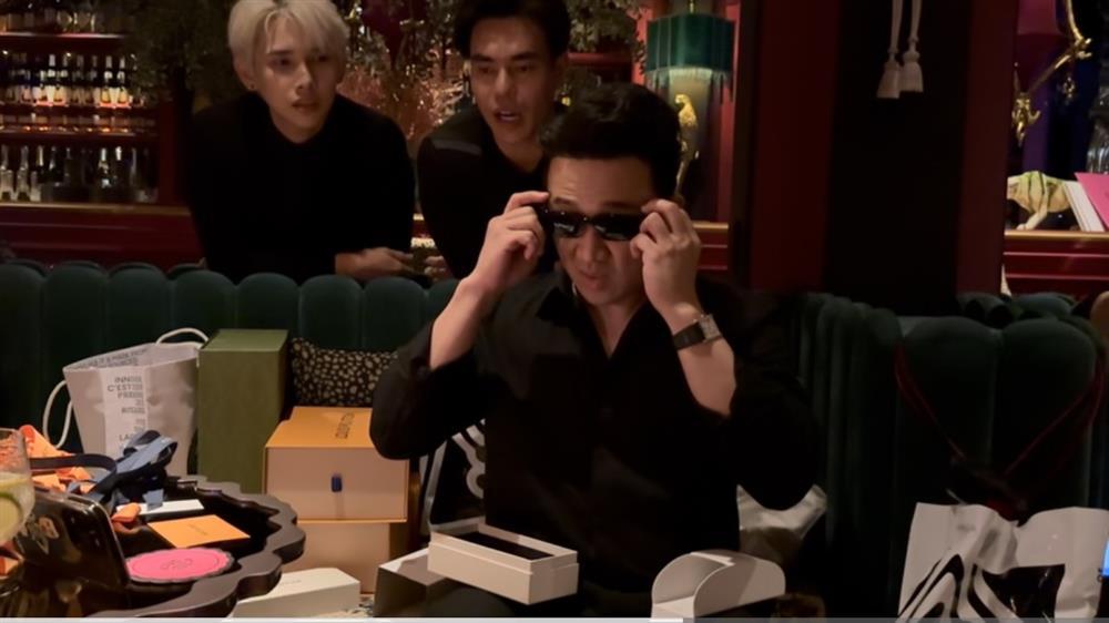 Trấn Thành đập hộp quà sinh nhật, sốc nhất Lê Dương Bảo Lâm-13