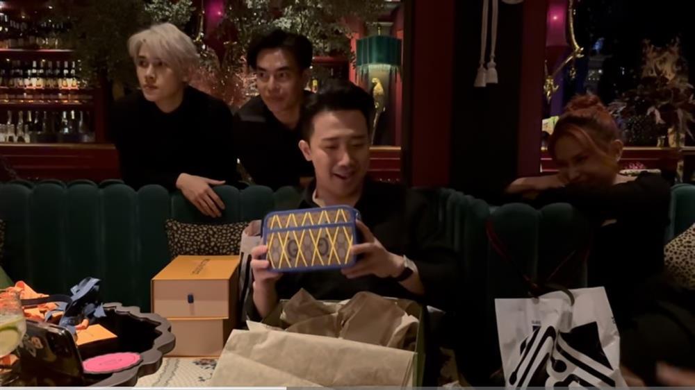 Trấn Thành đập hộp quà sinh nhật, sốc nhất Lê Dương Bảo Lâm-8