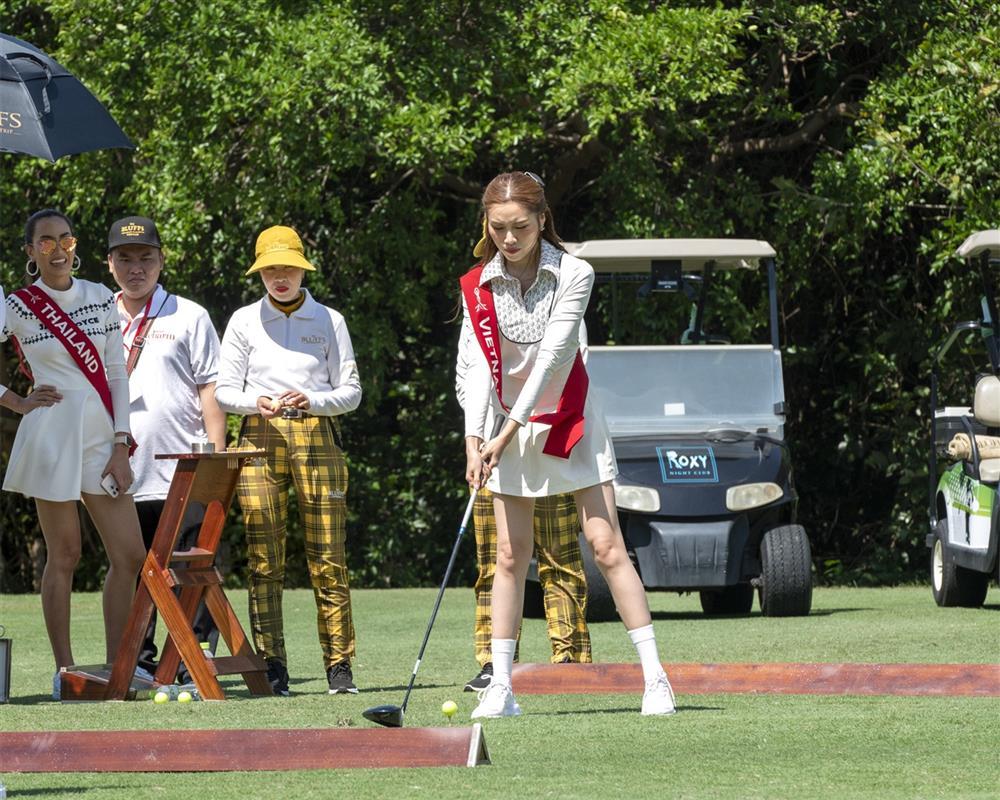 Thanh Thanh Huyền và dàn thí sinh Miss Charm đọ dáng trên sân golf-7