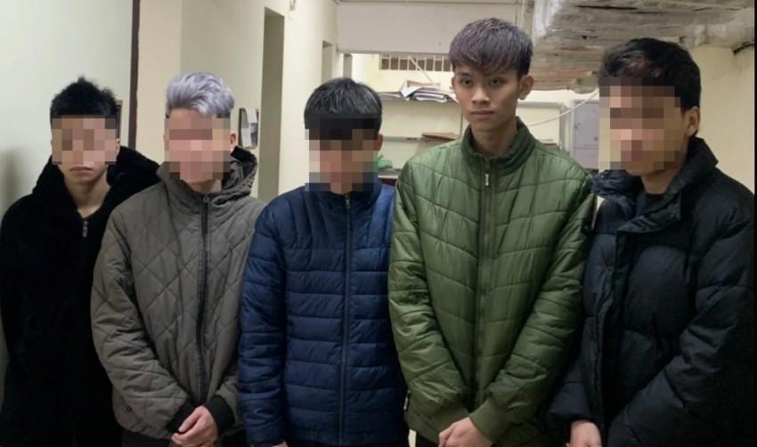 Cho rằng hay bị nói xấu, nhân viên quán cà phê vác dao chém đồng nghiệp-1