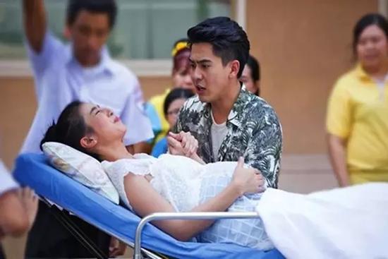 Đi đẻ gặp đúng hàng xóm, giờ nhìn nhau ngại chẳng dám ngẩng đầu