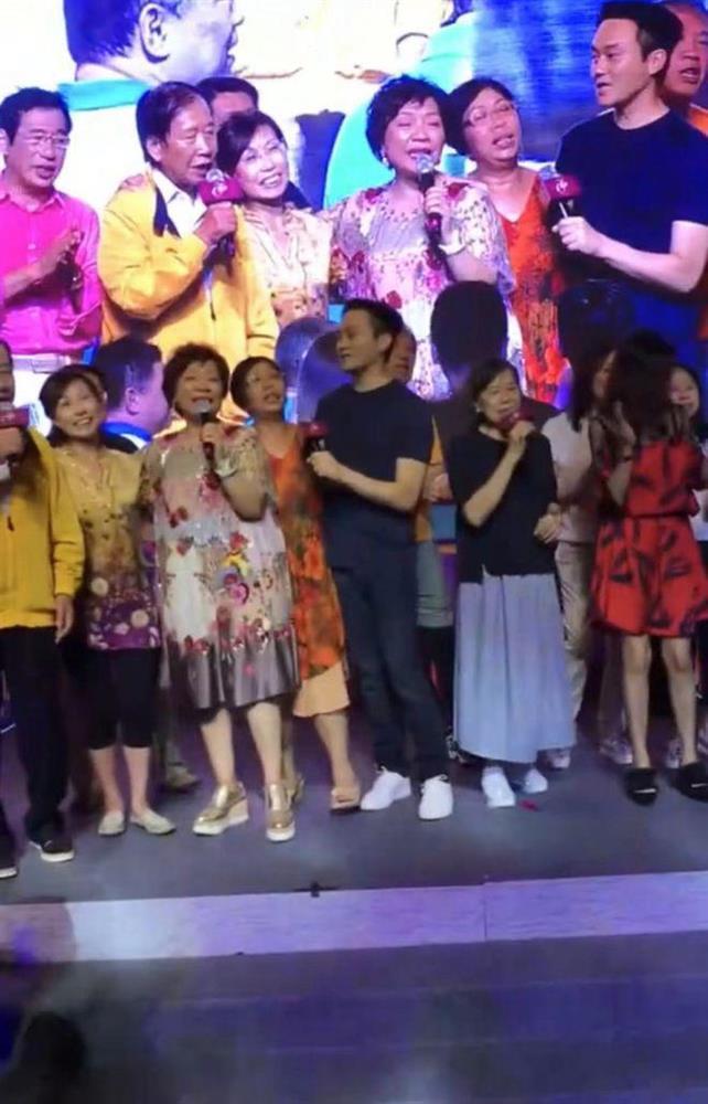 Trương Trí Lâm vướng tin đồn vì tiền phải dự tiệc cùng phú bà-3