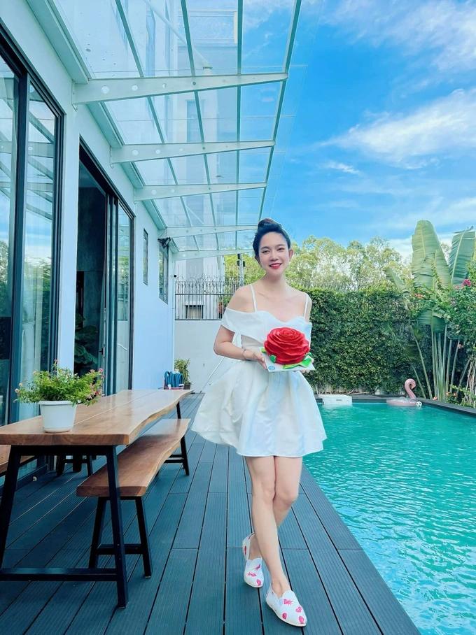 Vóc dáng gợi cảm của bà xã Lý Hải dù trải qua 4 lần sinh nở-10