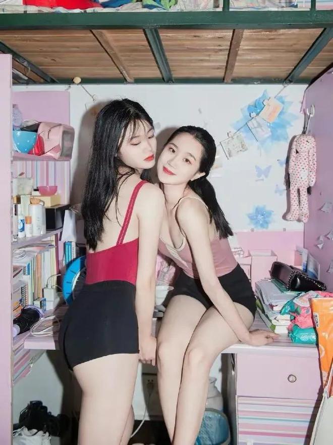 Nữ sinh trường mỹ thuật gây phẫn nộ khi đăng ảnh phản cảm-1